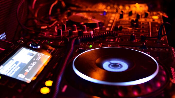 From Elegant to Epic: Wedding Party Entrance Songs Guests Love