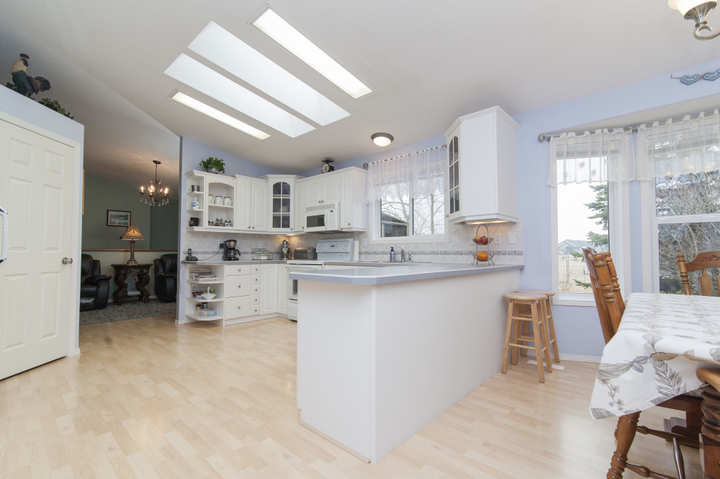 How Kitchen Renovation Services in Coquitlam Choose Flooring