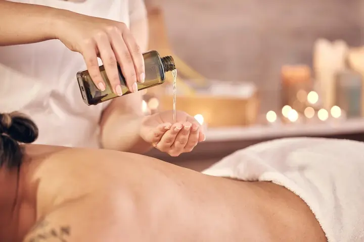 What Does a Typical Session of an Aromatherapy Massage