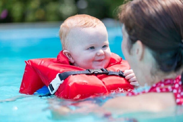 Should Swim Vests Be Tight?  