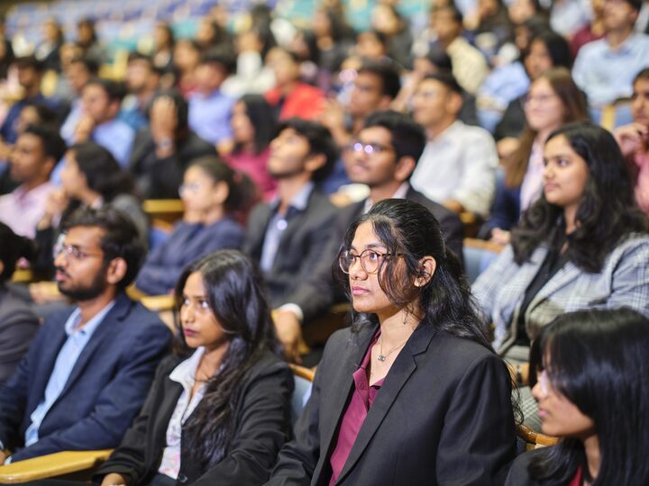 Difference Between BBA and BCom in Gujarat Colleges