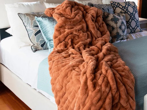 How Brown Blankets Help Create A Relaxing Bedroom Setting