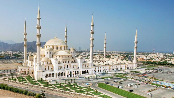 Why Sheikh Zayed Mosque is a Must-Visit Landmark in Abu Dhabi
