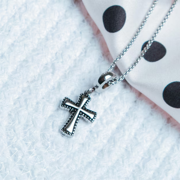 Complete Buying Guide for the David Yurman Cross Necklace