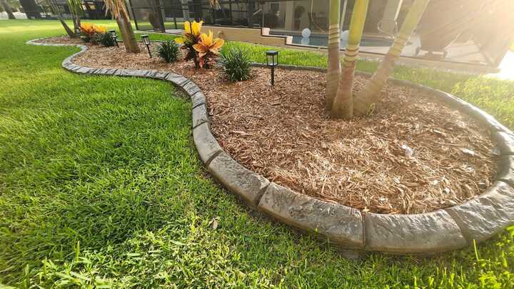 Lawn Edging Service Near Vero Beach, FL | Elegant Edgings Inc