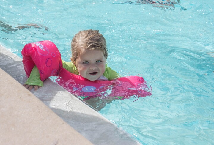 How Swim Vests Help Children Learn to Swim