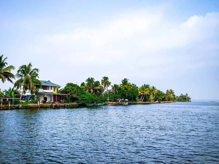 Kerala Tour Packages | IMA Holiday Backwaters &amp; Hills